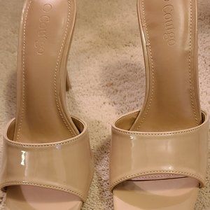 Coutgo Slip On Cream Pumps in Size 7 -  NEW